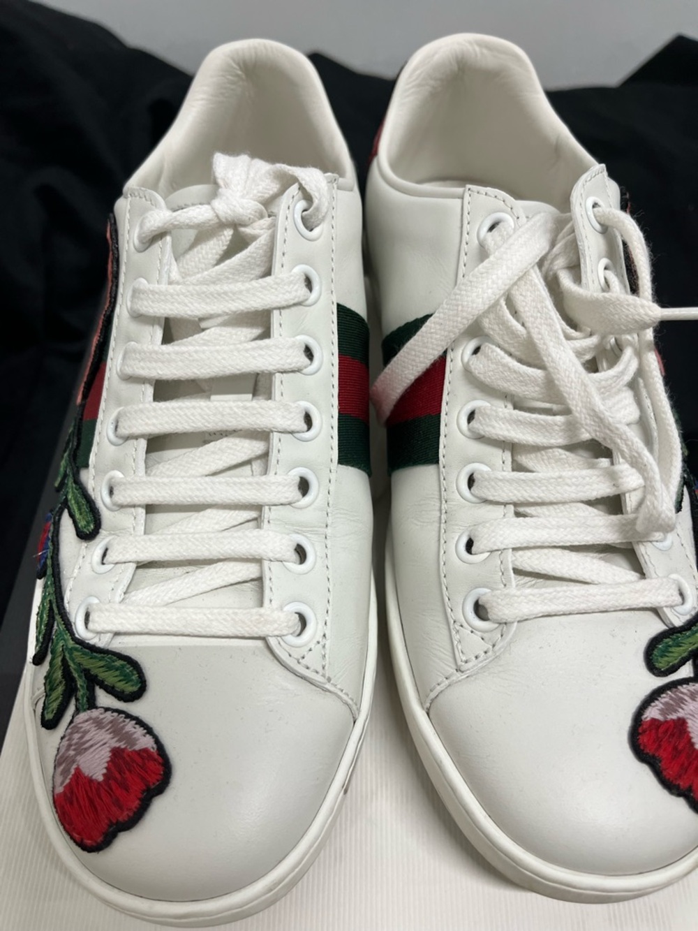 Gucci White Leather Sneakers with Red Floral Embroidery and Green Web - Picture 3 of 8